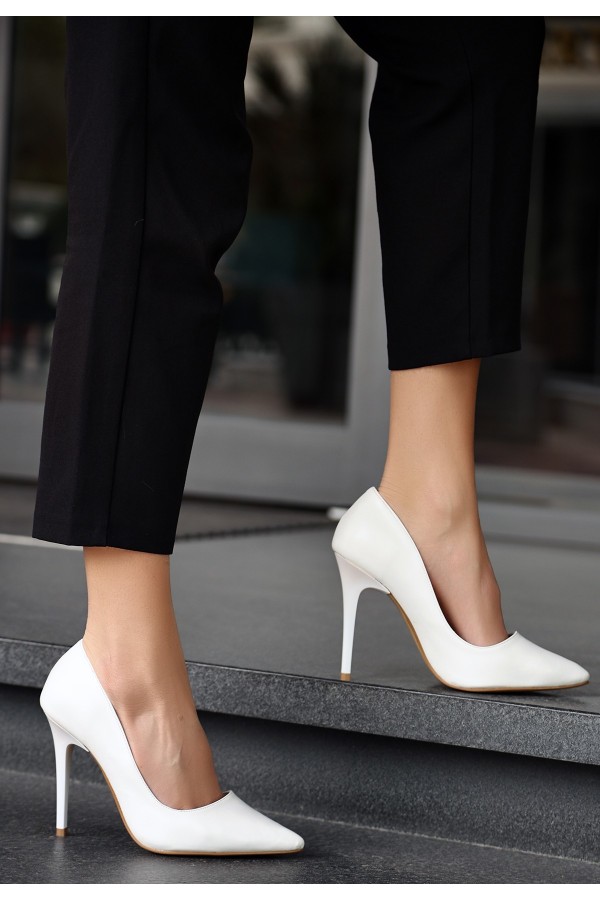 Hillar Beyaz Cilt Stiletto Ayakkabı Hillar Beyaz Cilt Stiletto Ayakkabı